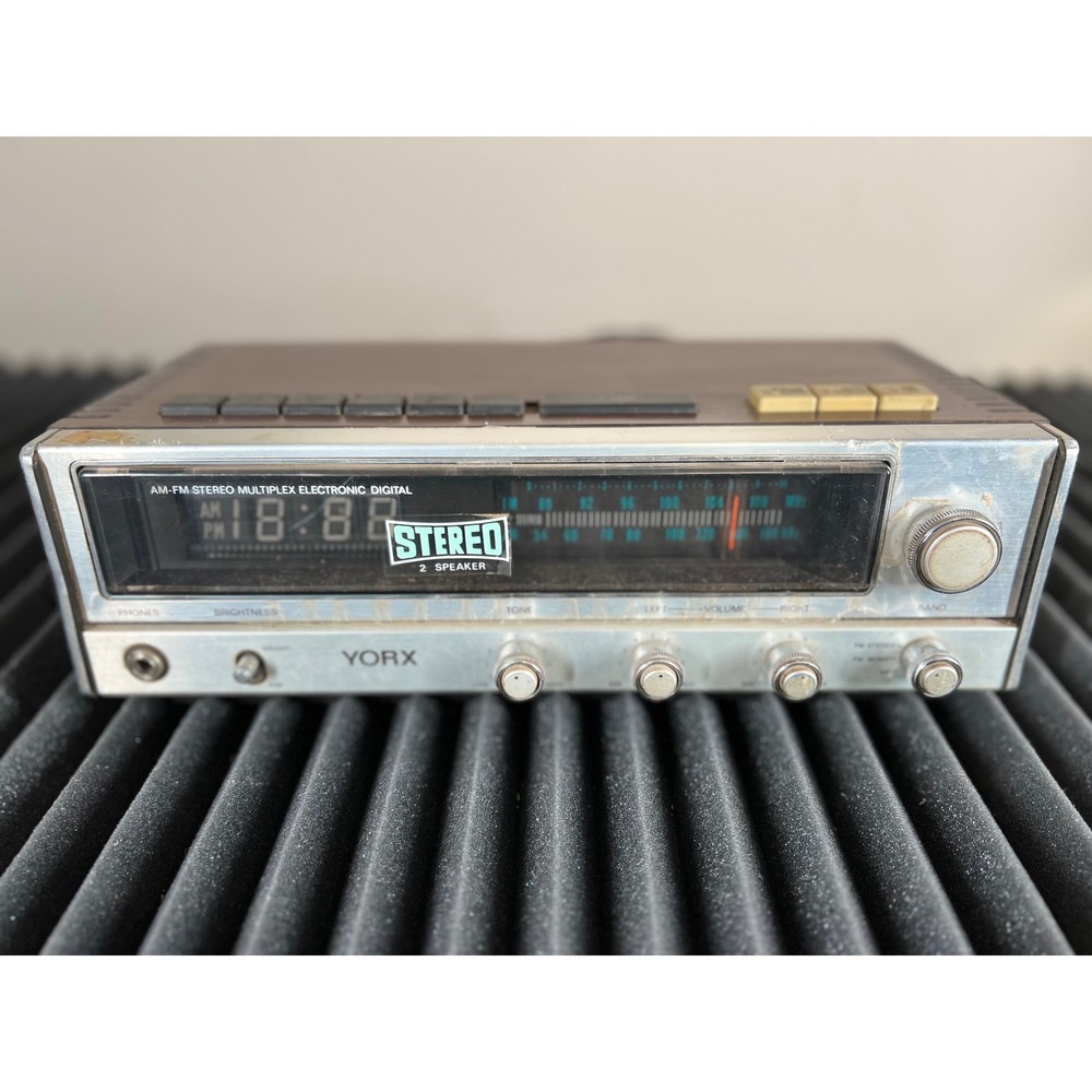 YORX R5232 AM FM‎ Stereo Electronic Digital Dual Speaker Clock Radio Wood Grain